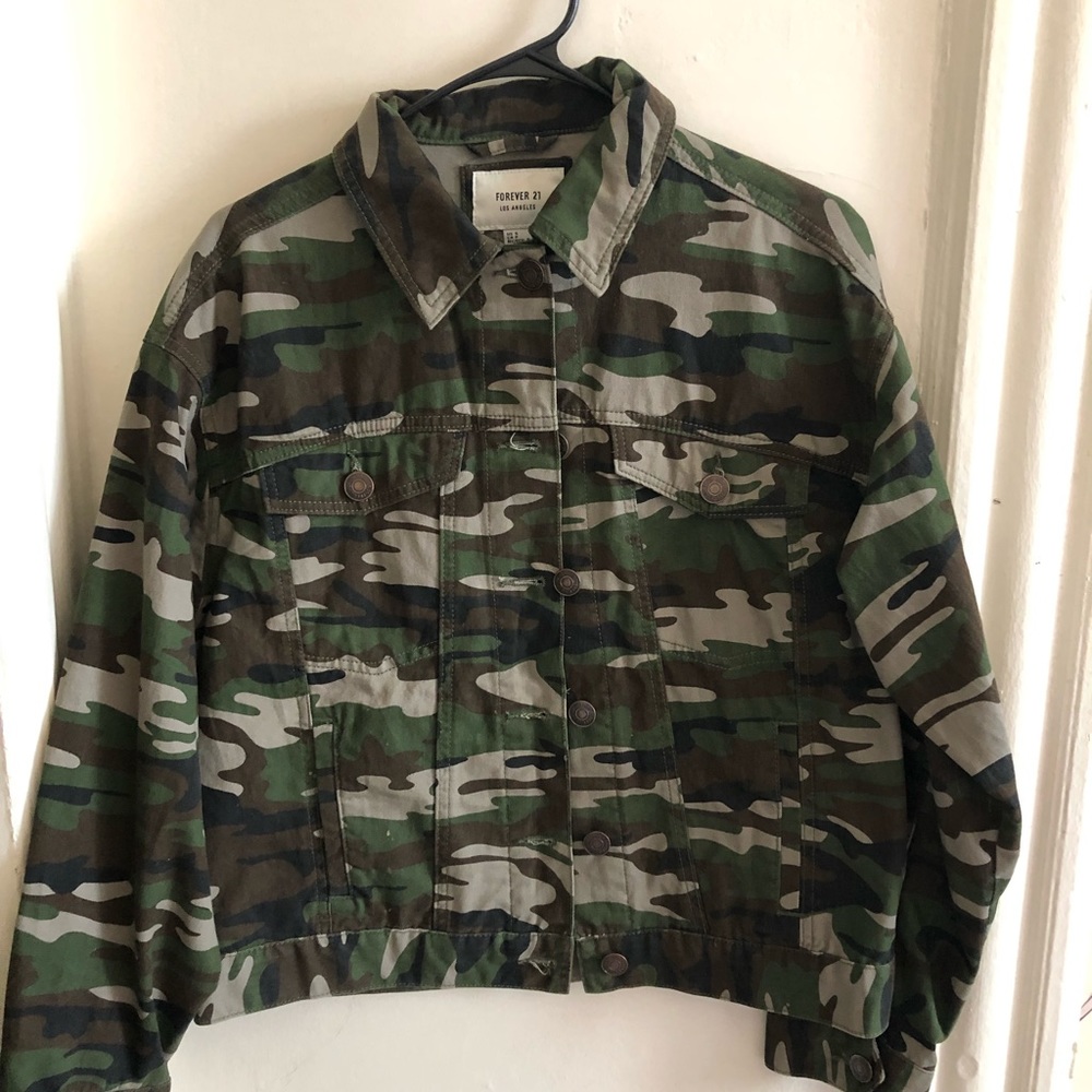 Forever 21 camo denim jacket size small